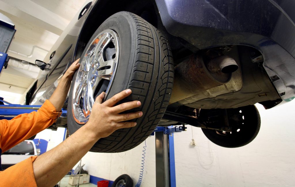 expert performing import auto repair in Davie FL