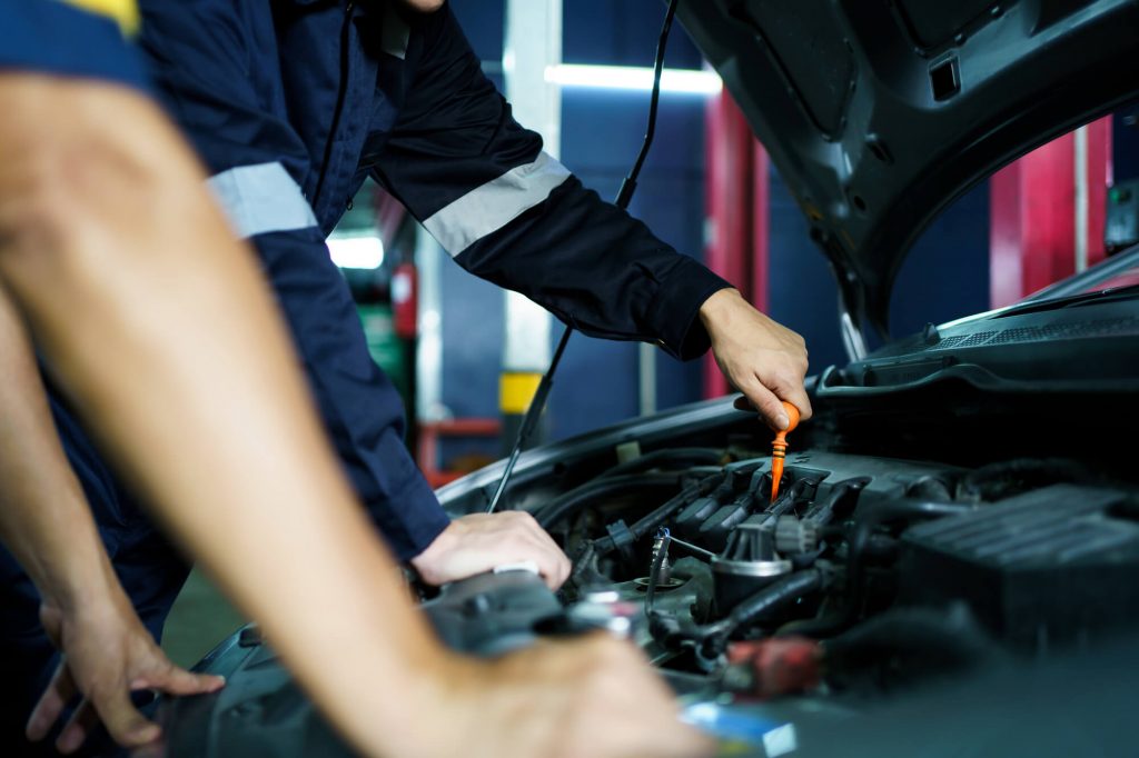 mechanic doing Import Auto Repair Ft Lauderdale