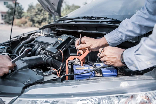 expert doing Foreign Auto Repair Fort Lauderdale FL